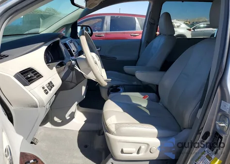 2014 Toyota Sienna Xle 8-Passenger z USA, uszkodzony, nr VIN 5TDYK3DC8ES469392